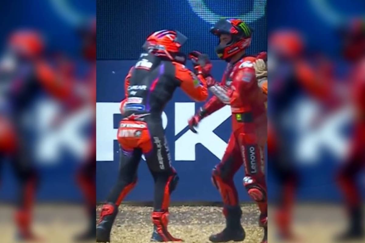 Maverick Vignale y Pecco Bagnaia casi se van a las manos luego de tener un inciddente en la pista que terminó con ambos derrapando