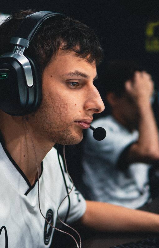 Max, capitán del equipo de Counter de 9z
