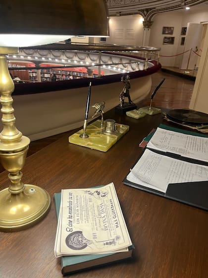 Max Glücksmann a construir el Grand Splendid (inaugurado en 1919) sobre las bases del antiguo Teatro Nacional Norte para que fuera el gran templo de las artes de la ciudad