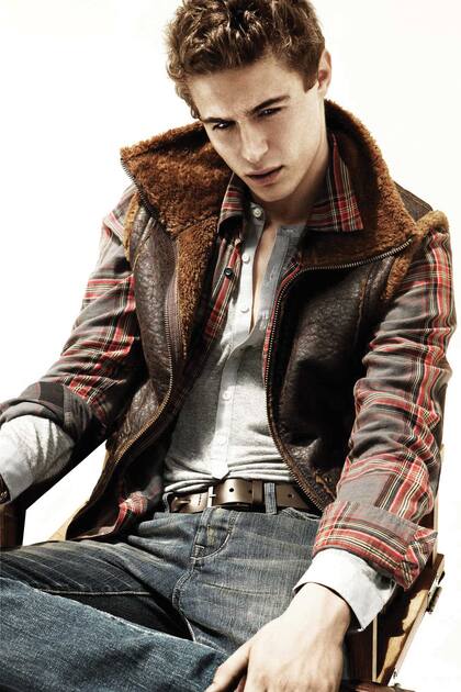 Max Irons en la campaña de Mango en el año 2009