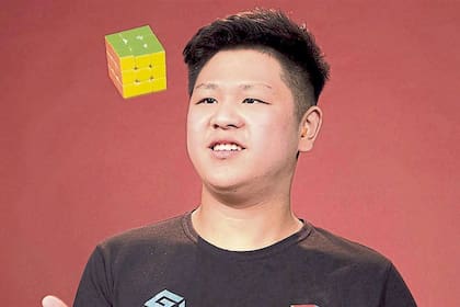 Max Park, de 20 años, bate récords de velocidad resolviendo el cubo de Rubik