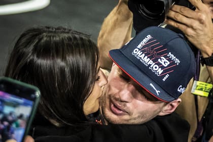 Max Verstappen con su pareja, Kelly Piquet, la hija de Nelson