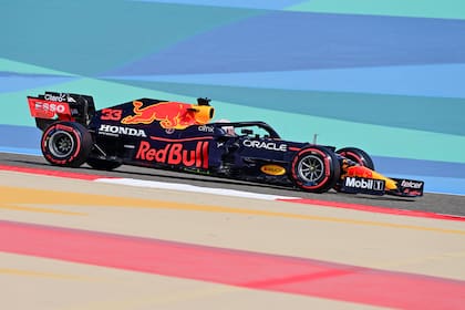 Max Verstappen con su Red Bull reafirmó sus buenas prácticas en Sakhir y este viernes fue el líder de la primera práctica en el GP de Bahrein