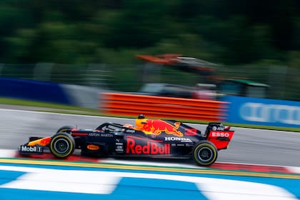 Max Verstappen (Red Bull) consiguió el mejor tiempo en las pruebas de hoy