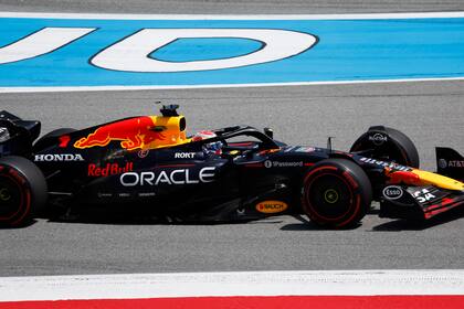 Max Verstappen culpa a la frustración por 'maniobra incorrecta' tras chocar con Russell