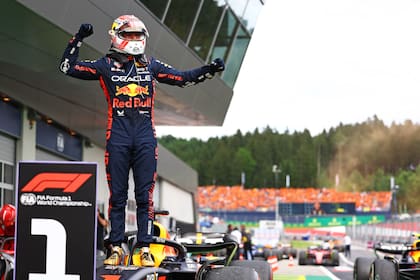 Max Verstappen domina todo en la Fórmula 1; el piloto neerlandés sumó su victoria número 42