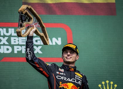 Max Verstappen está enfocado en conseguir el bicampeonato y no quiso referirse al tema