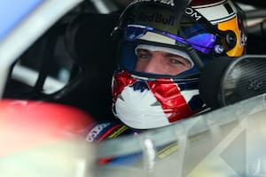 Verstappen clasifica en Nürburgring con un auto de otra categoría, mientras lo convencen para que siga en la F1