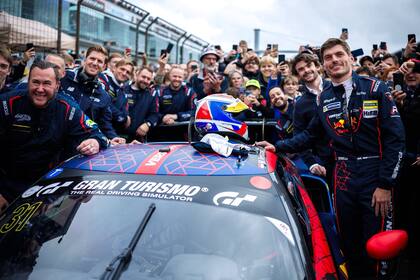 Max Verstappen festejó con una Ferrari de GT3: un piloto que apuesta todo a ganador