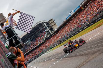 Max Verstappen gana un caótico Gran Premio de Alemania en Hockenheim.