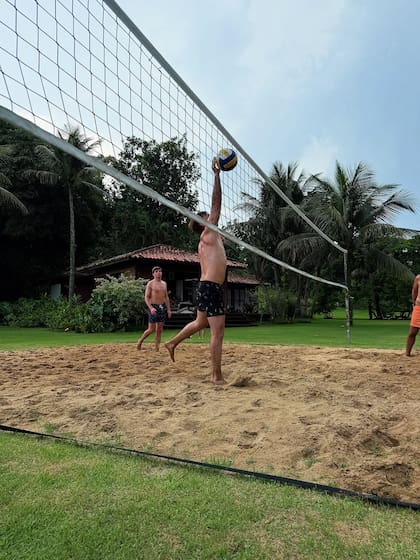 Max Verstappen jugó al vóley de playa con sus cuñados en Brasil (Foto: Instagram @daniel_suarezg)