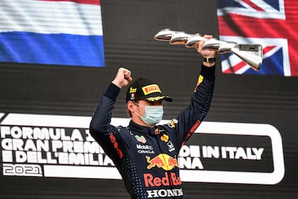Max Verstappen logró en Imola su 11ª victoria en Fórmula 1; está dominando las carreras y es toda una amenaza para Lewis Hamilton.