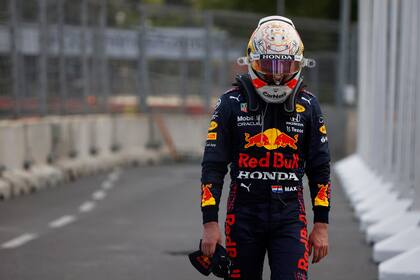 Max Verstappen no tenía consuelo el domingo pasado cuando su Red Bull pinchó una rueda mientras lideraba cómodamente.