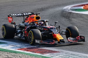Max Verstappen partirá primero en la carrera del Gran Premio de Italia, una buena oportunidad de ampliar su ventaja, hoy de cinco puntos sobre Lewis Hamilton, en la Fórmula 1.