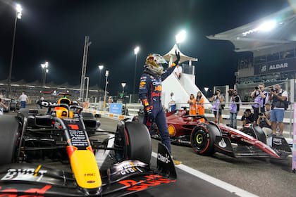 Max Verstappen se quedó con el primer lugar en el Gran Premio de Fórmula 1 de Abu Dhabi y recibió la ovación del público.