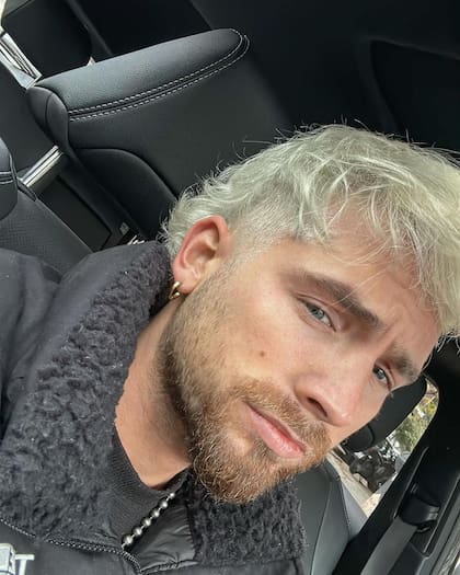 Maxi Espíndola se tiñó el pelo del mismo color que lo tiene Tini Stoessel en este momento. Instagram: @maxiespindola