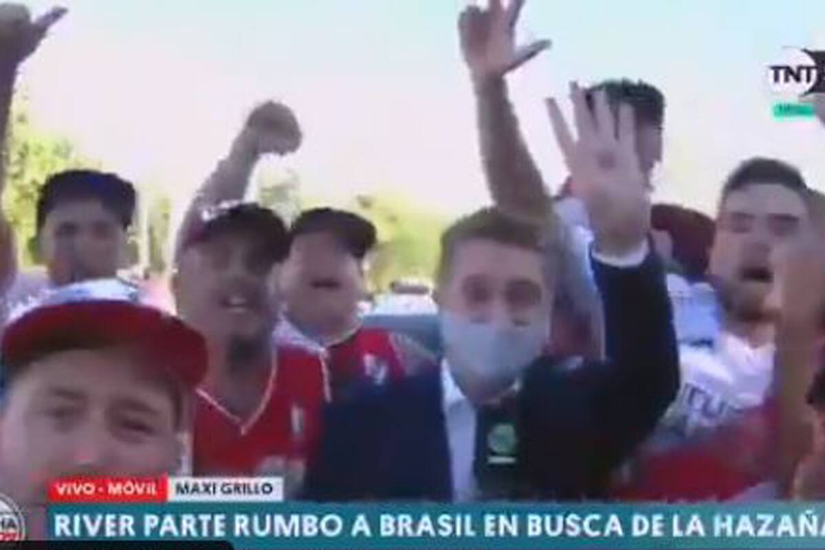 Maxi Grillo, cronista de TNT Sports, se encontraba trabajando en la cobertura del banderazo de River, antes de que equipo parta rumbo a Brasil, cuando sufrió un incómodo momento