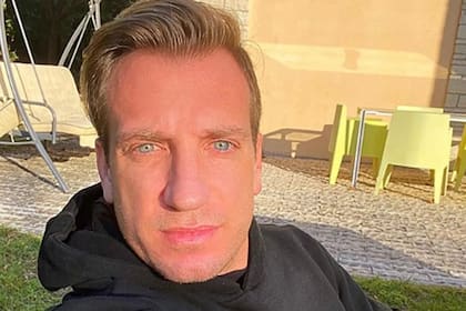 Maxi López estaría viajando hacia Argentina para estar con sus hijos, en medio de la preocupación por la salud de Wanda Nara