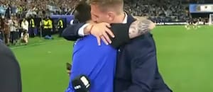 Messi abrazó a Maxi López en la previa del partido y el exfutbolista se quebró al aire