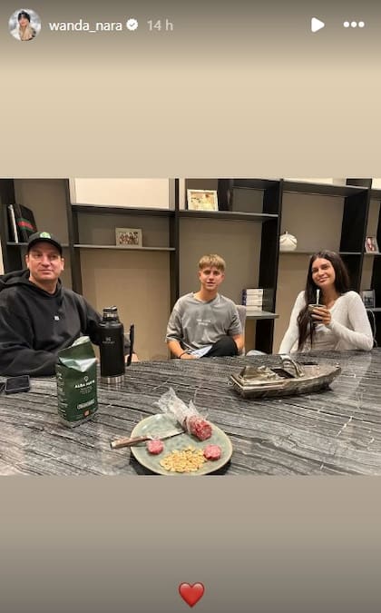 Maxi López, Valentino y Zaira Nara en una postal familiar