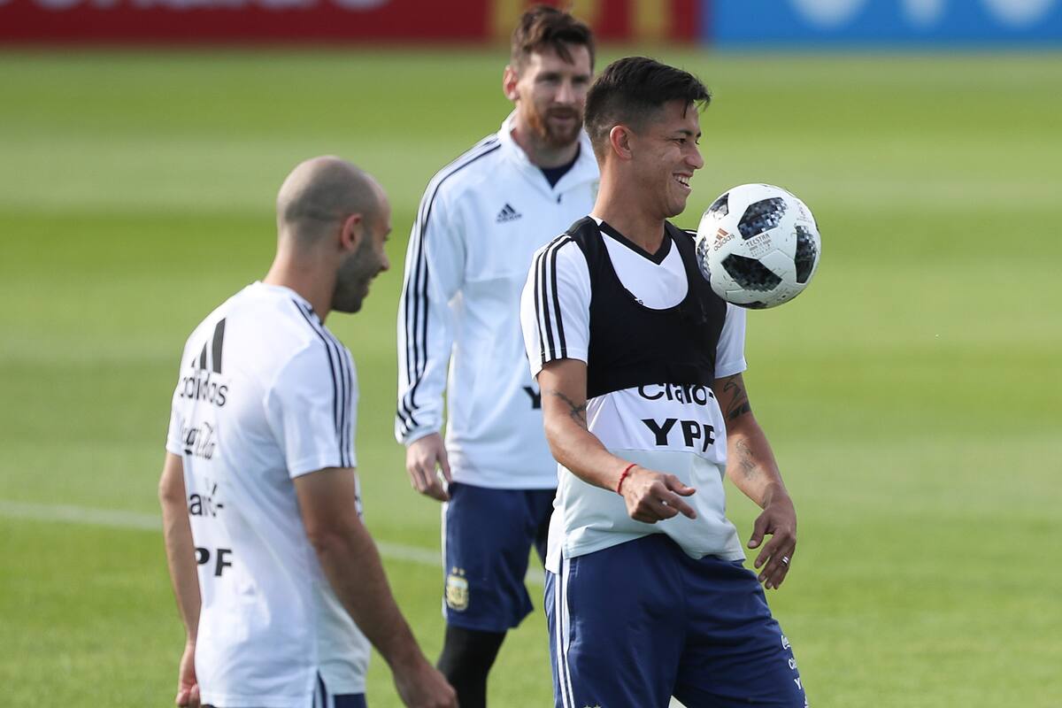 Maxi Meza junto a Lionel messi y Mascherano, en Bronnitsy