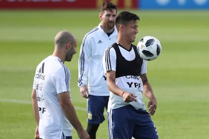 Maxi Meza junto a Lionel Messi y Mascherano, en Bronnitsy