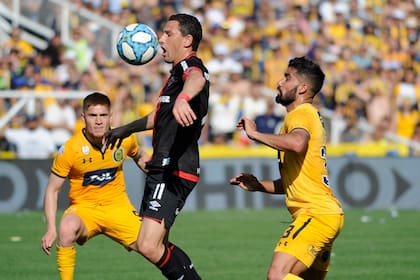 Maxi Rodríguez en acción; el último Central vs. Newell's fue por la fecha 6ª de la Superliga, hace ya un año y medio: el 15 de septiembre de 2019.