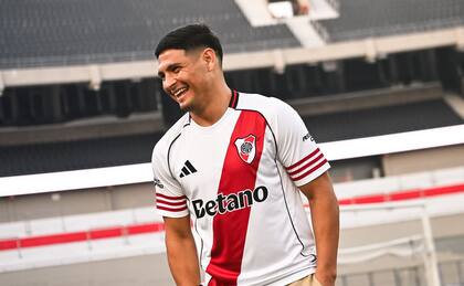 Maxi Salas fue presentado en River esta semana y puede debutar frente a Platense