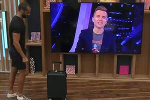 Maxi tuvo la autorización para abrir la valija y reveló que contenía en su interior (Captura video)