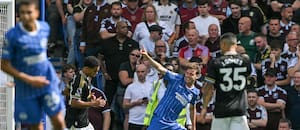 Aston Villa fue goleado en medio de la novela de Emiliano Martínez, que no fue convocado