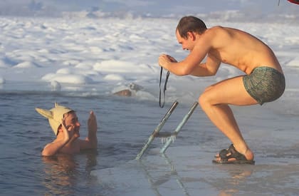 Maxim en Siberia, durante la reconocida fiesta del Bautismo, con impresionantes temperaturas bajo cero.