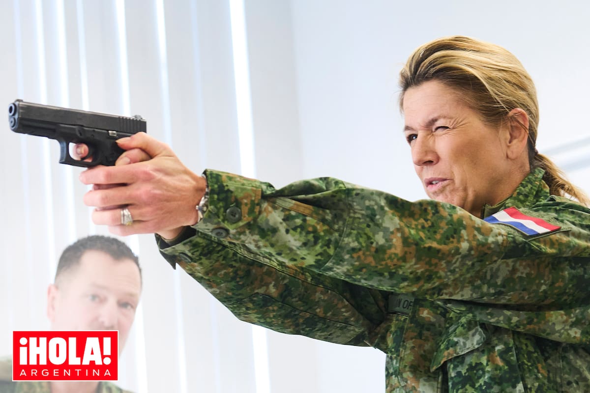 Máxima de los Países Bajos se atreve a todo: en este caso, tomando clases de tiro
