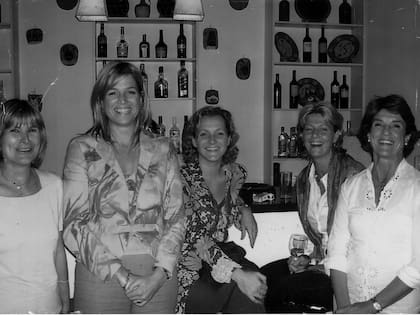 Máxima en su visita al hotel El Manantial del Silencio.