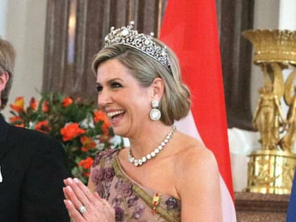 Máxima, la semana pasada en Berlí,n con la versión reducida de la tiara y los diamantes como aros.