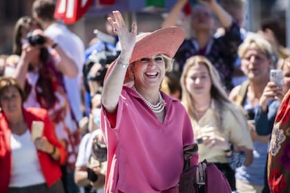 Máxima se las ingenia para dar con los accesorios correctos