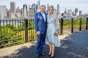 Máxima y Williem-Alexander, reyes de Países Bajos, posan en Nueva York, en la visita de la pareja a Estados Unidos