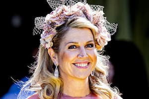 Máxima Zorreguieta encantó a todos con su elegante look durante su visita a la localidad de Veghel (Foto: Instagram @patrickvkatwijk)