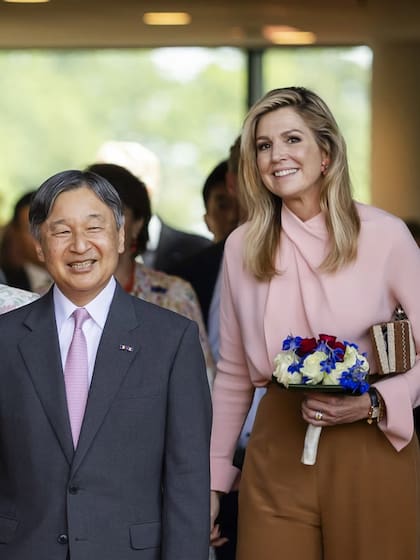 Máxima Zorreguieta se lució con una blusa color rosa y un pantalón de vestir color marrón (Foto: Instagram @koninklijkhuis)
