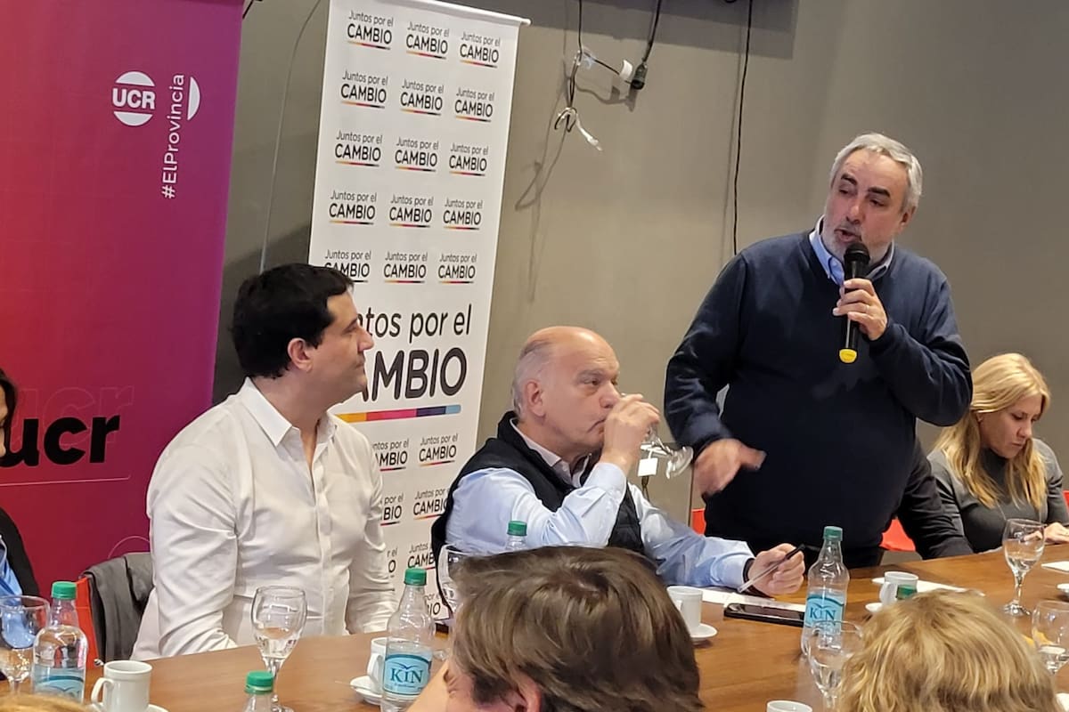 Maximiliano Abad junto a Néstor Grindetti y Miguel Fernández