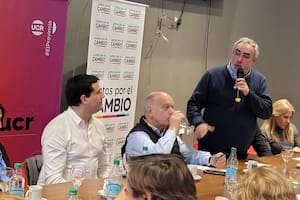 Maximiliano Abad junto a Néstor Grindetti y Miguel Fernández