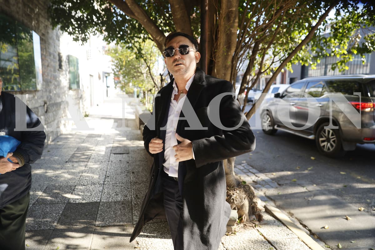 Maximiliano Ariel Vallejos, de Sur Finanzas, llega al juzgado de Lomas de Zamora