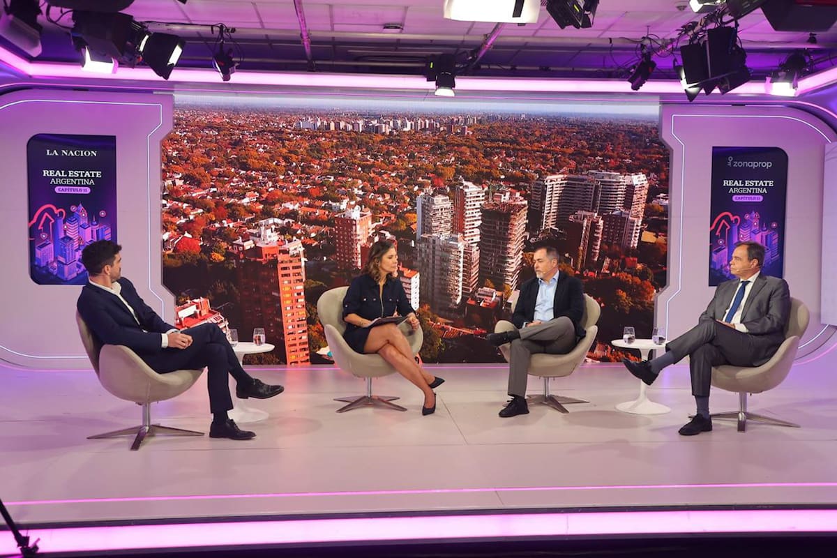 Maximiliano D’Aria (D’Aria propiedades), Carla Quiroga (LA NACION), Esteban Edelstein Pernice (Castex) y Héctor Lostri (Inmobiliaria y Desarrolladora Narvaez)