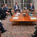 Una comitiva opositora desembarcó en Brasilia para despegarse de Milei