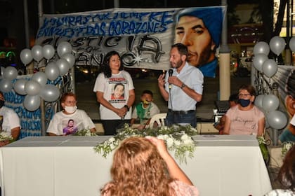 Maximiliano Ferraro realizó anoche una radio abierta junto a organizaciones que denuncian abusos policiales en Santiago del Estero