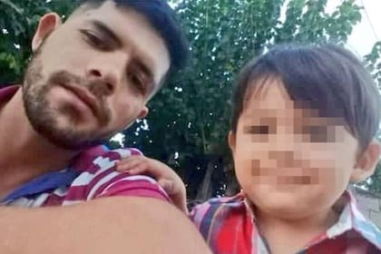 Maximiliano Lazarte asesinó a su hijo y luego se quitó la vida, en Tucumán; se sospecha que lo hizo como una forma de "castigo" hacia la madre del menor, con la que estaba en litigio por la tenencia del niño.