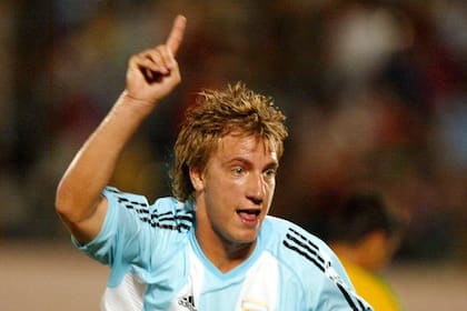 Maximiliano López festeja el gol del seleccionado argentino en la final de los Juegos Panamericanos de Santo Domingo 2003 ante Brasil; esa conquista significaría la medalla dorada.