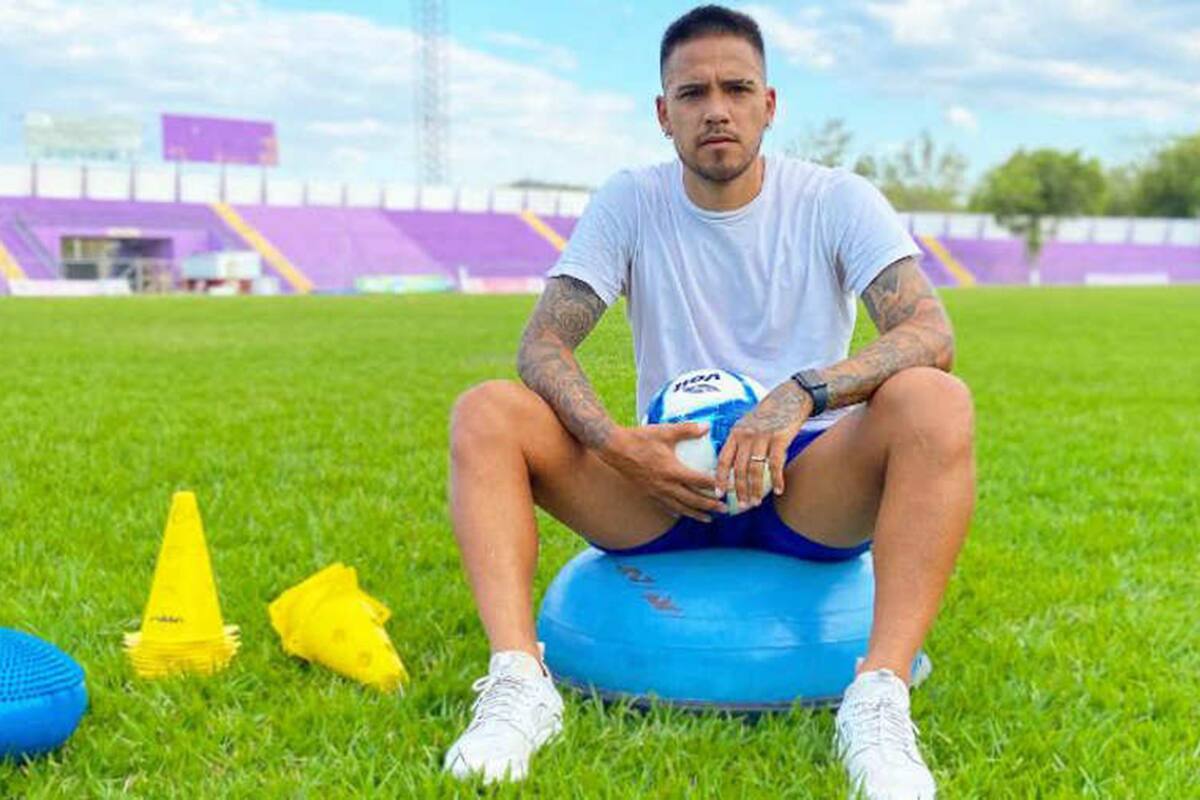 Maximiliano Martínez, el futbolista salteño que espera volver de El Salvador