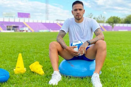 Maximiliano Martínez, el futbolista salteño que espera volver de El Salvador