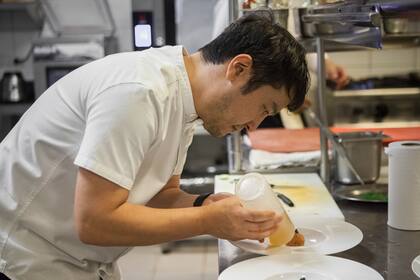 Maximiliano Matsumoto está a cargo de 1921, el restaurante del Sofitel Montevideo Casino Carrasco.