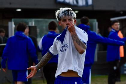 Maximiliano Porcel, un 10 con talento que pide pista en Vélez; viene de convertir dos goles para la consagración de la Reserva ante San Lorenzo, en la victoria por 3-1
